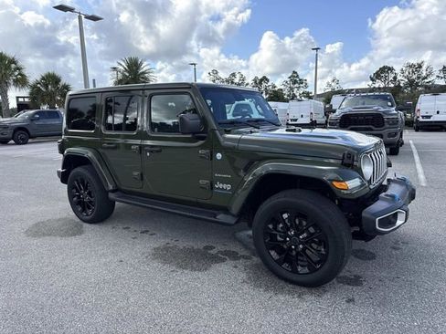 Used 2024 Jeep Wrangler Unlimited Sahara w/ Technology Group AWD/4WD image 1