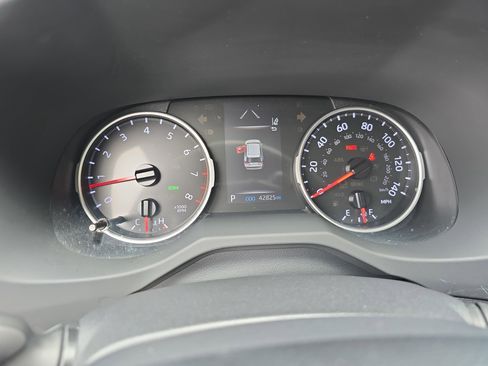 Used 2020 Toyota RAV4 XLE w/ Convenience Package FWD image 20