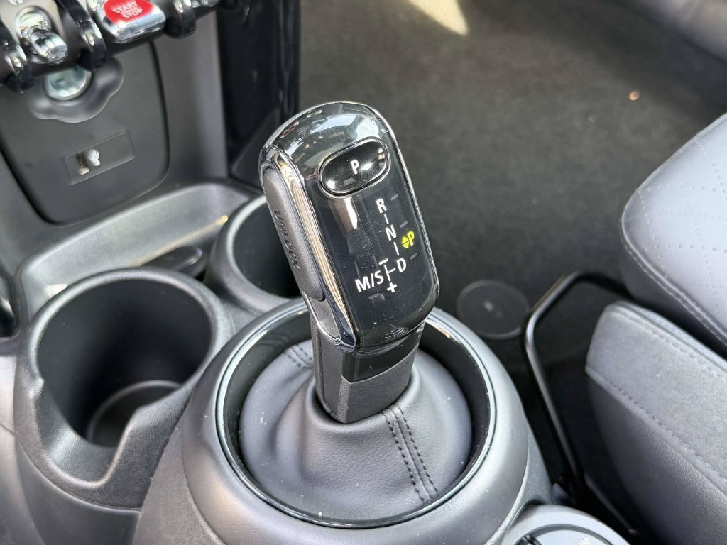 Used 2024 MINI Cooper S w/ Signature Upholstery Package FWD image 20