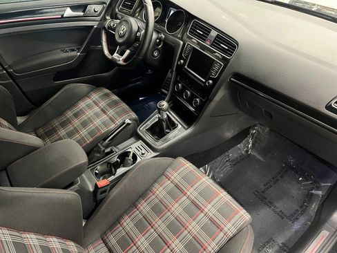 Used 2017 Volkswagen Golf S image 16