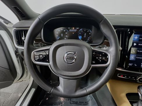 Used 2017 Volvo S90 T5 Momentum w/ Convenience Package image 18