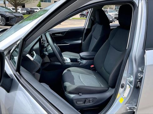 Used 2025 Toyota RAV4 XLE image 7