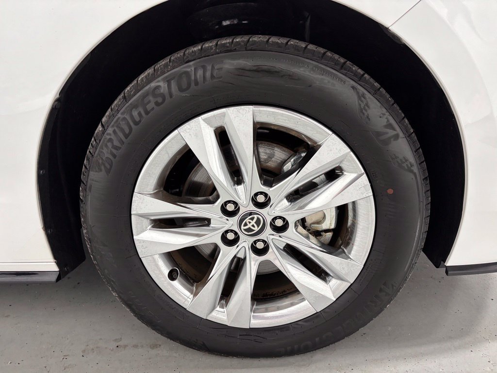 Used 2026 Toyota Sienna Limited FWD image 68
