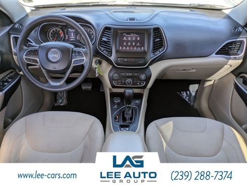 Used 2019 Jeep Cherokee Latitude w/ Popular Appearance Group image 11