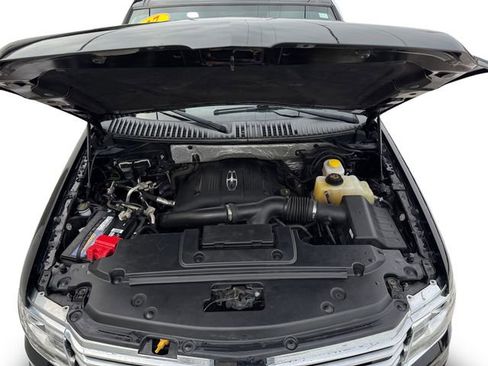 Used 2017 Lincoln Navigator Select image 16