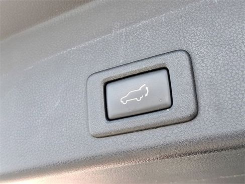 Used 2019 Subaru Ascent Touring image 29