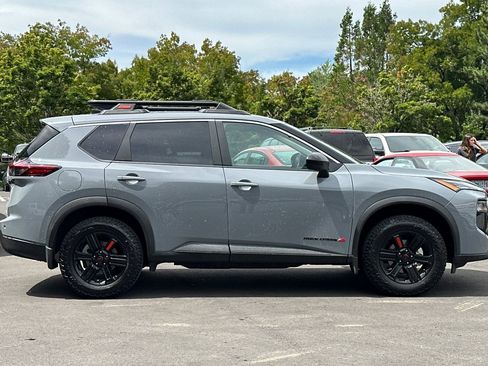 Used 2026 Nissan Rogue SV AWD/4WD image 3