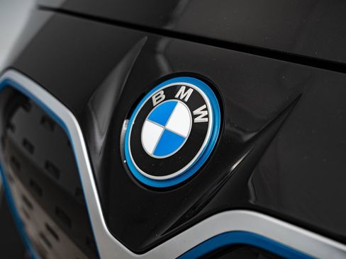 Used 2023 BMW i4 eDrive35 w/ Premium Package RWD image 3
