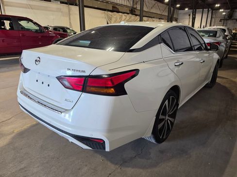 Used 2021 Nissan Altima 2.5 Platinum AWD/4WD image 2