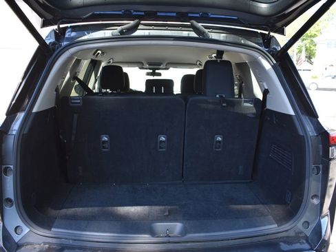 Used 2025 Nissan Pathfinder SV FWD image 37