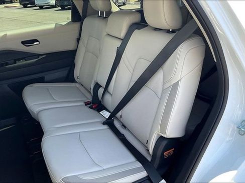 New 2026 Nissan Pathfinder SL image 16