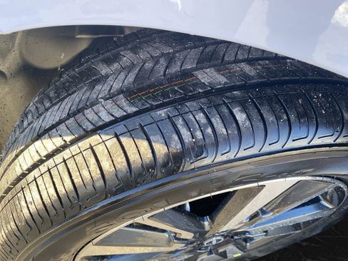 New 2025 Nissan Versa SV w/ Trunk Package image 32