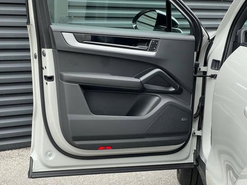 New 2025 Porsche Cayenne image 15