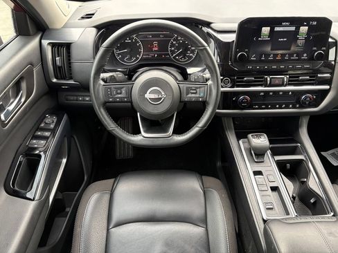 Used 2024 Nissan Pathfinder SL w/ SL Premium Package image 17