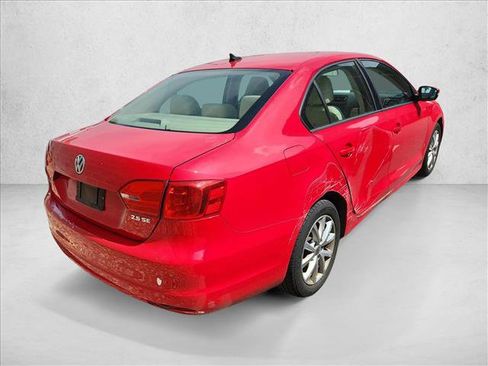 Used 2012 Volkswagen Jetta SE FWD image 4