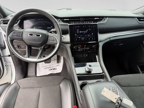 Used 2024 Jeep Grand Cherokee Altitude RWD image 24