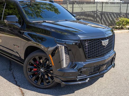 Used 2026 Cadillac Escalade V AWD/4WD image 12
