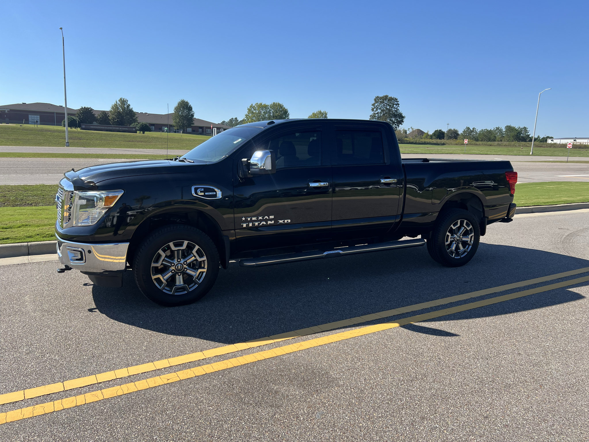 Used 2019 Nissan Titan SL w/ Chrome Package AWD/4WD image 11