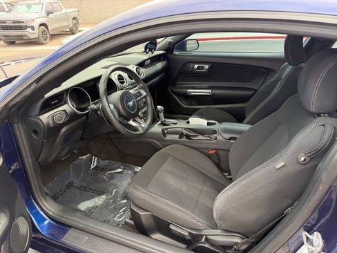 Used 2018 Ford Mustang Coupe RWD image 11