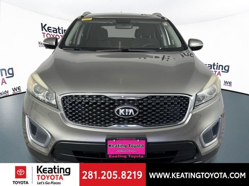 Used 2016 Kia Sorento LX image 9