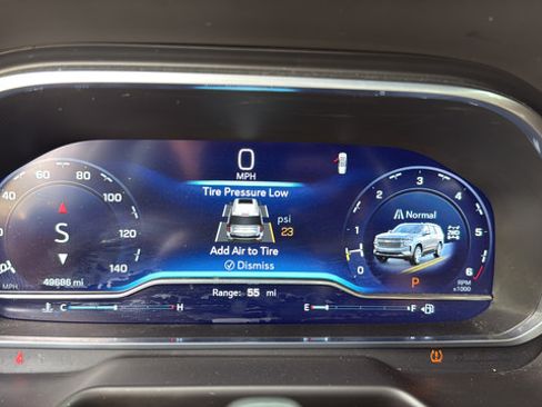 Used 2023 Chevrolet Suburban High Country w/ Advanced Technology Package AWD/4WD image 14