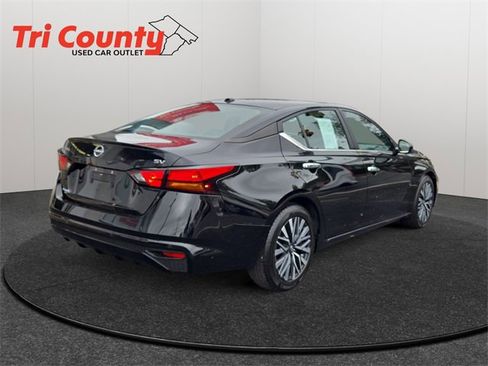 Used 2024 Nissan Altima 2.5 SV image 8