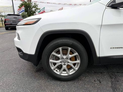 Used 2015 Jeep Cherokee Latitude w/ Cold Weather Group AWD/4WD image 8