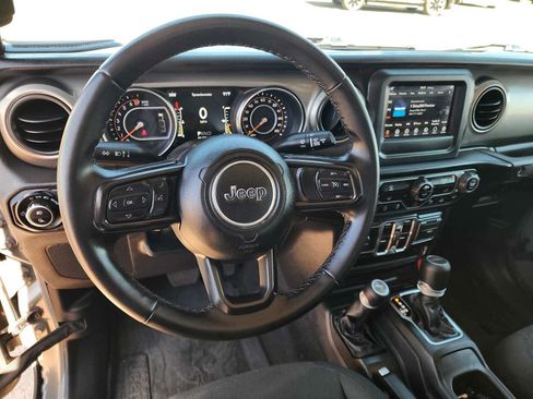 Used 2021 Jeep Gladiator Sport AWD/4WD image 3
