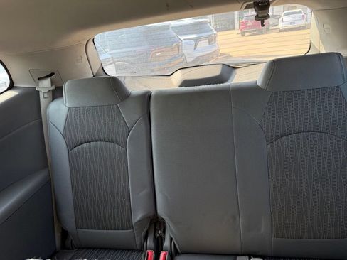 Used 2017 Chevrolet Traverse LS FWD image 8