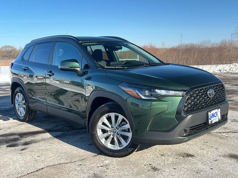 Used 2024 Toyota Corolla Cross LE image 5