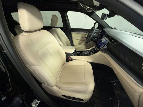 Used 2023 Jeep Grand Cherokee L Limited w/ Luxury Tech Group II image 28