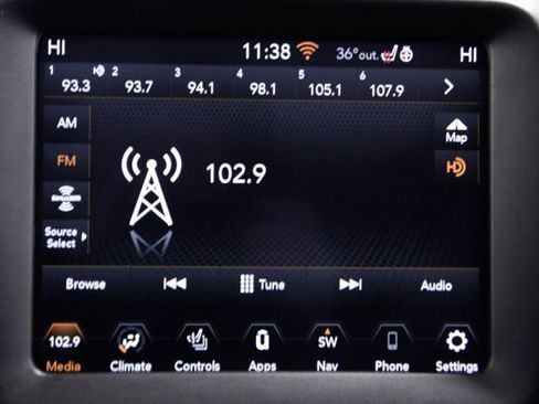 Used 2022 Jeep Renegade Latitude w/ Sun/Sound Group image 30