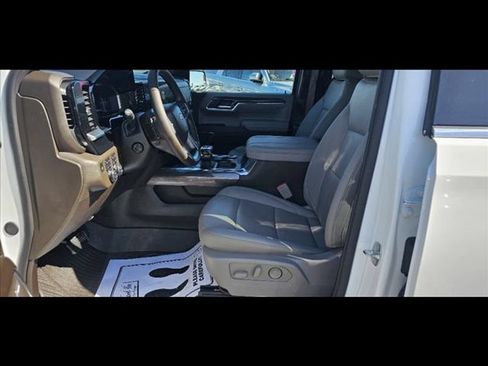 Used 2024 Chevrolet Silverado 1500 LTZ AWD/4WD image 13