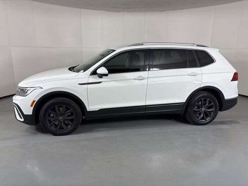 Used 2024 Volkswagen Tiguan SE FWD image 5