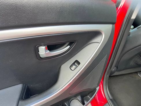 Used 2014 Hyundai Elantra GT w/ Option Group 03 FWD image 26