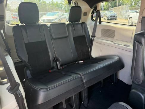 Used 2017 Dodge Grand Caravan SXT FWD image 27