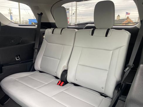 Used 2025 Ford Explorer Platinum w/ LUX Leather Package image 18