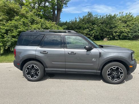 Used 2025 Ford Bronco Sport Outer Banks w/ Outer Banks Tech Package+ AWD/4WD image 2