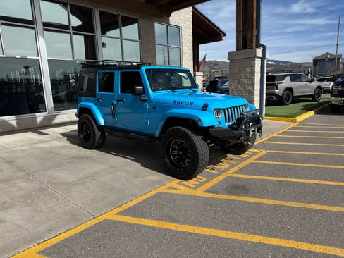 Used 2017 Jeep Wrangler Unlimited Sahara image 3