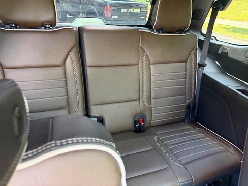 Used 2025 GMC Yukon Denali Ultimate AWD/4WD image 11