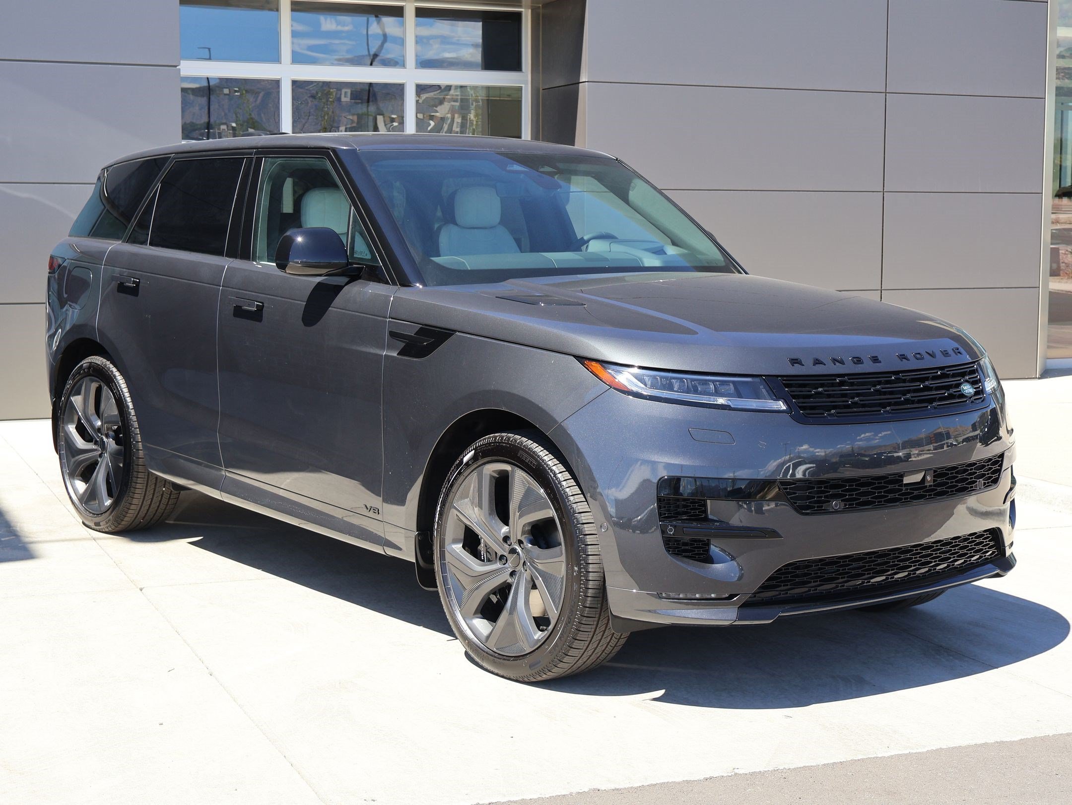 New 2026 Land Rover Range Rover Sport Dynamic SE AWD/4WD image 3