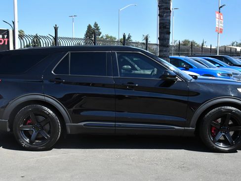 Used 2022 Ford Explorer ST w/ ST Street Pack RWD image 9