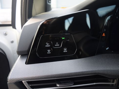 Used 2025 Volkswagen Golf w/ Euro Style Package image 7