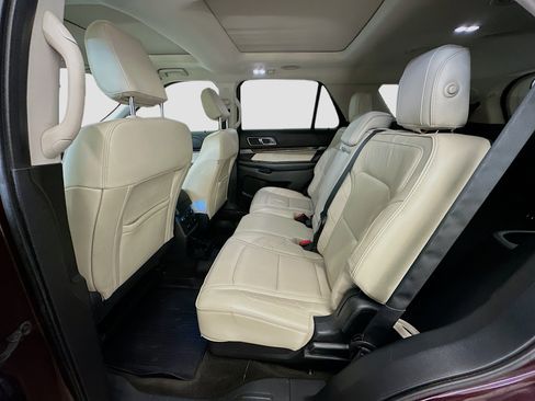 Used 2018 Ford Explorer Platinum image 30