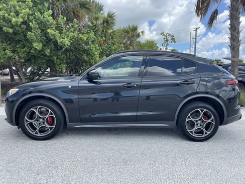 Used 2022 Alfa Romeo Stelvio Ti AWD/4WD image 3
