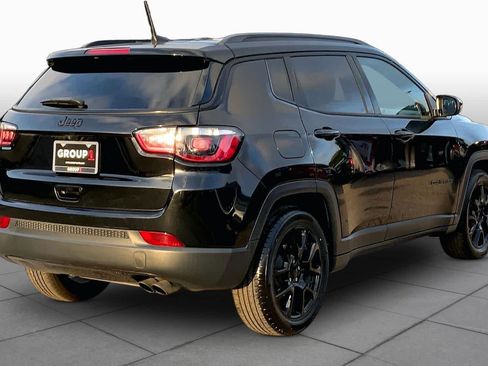 Used 2022 Jeep Compass Latitude FWD image 13
