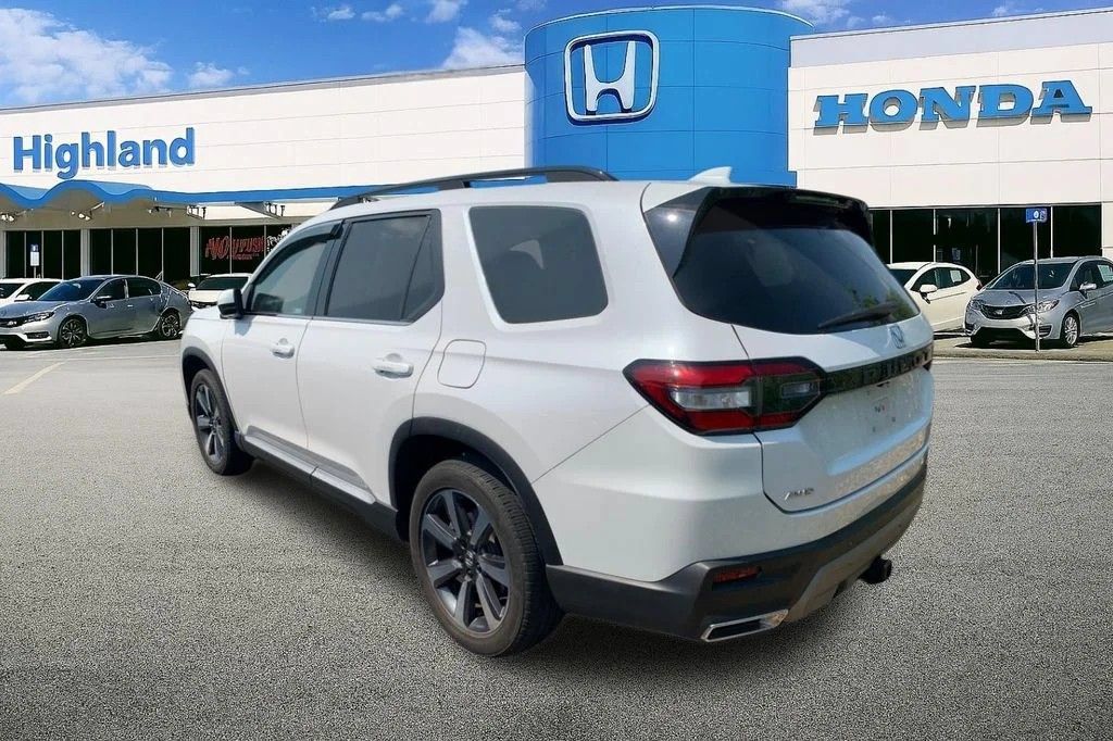 Used 2023 Honda Pilot Elite image 2