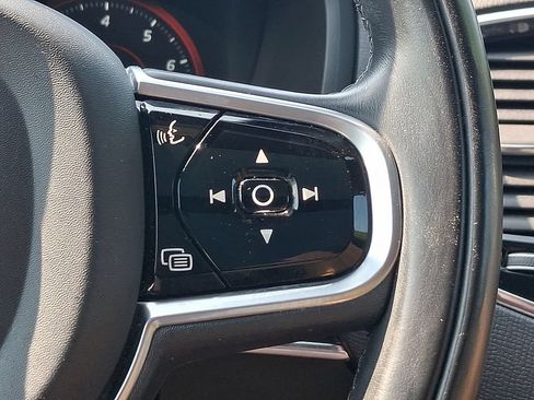 Used 2018 Volvo XC90 T6 Momentum w/ Convenience Package AWD/4WD image 25