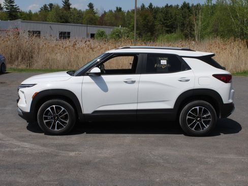 Used 2025 Chevrolet TrailBlazer LT AWD/4WD image 5