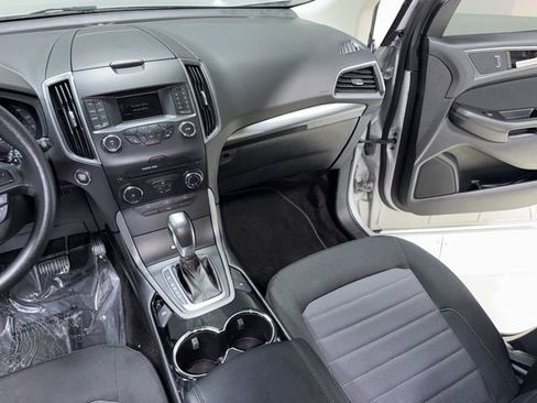 Used 2018 Ford Edge SE image 19